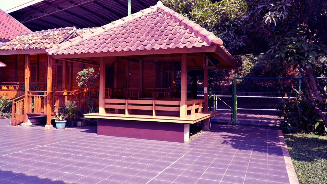 Penginapan Muslim Yuni Inn Bogor Exterior photo